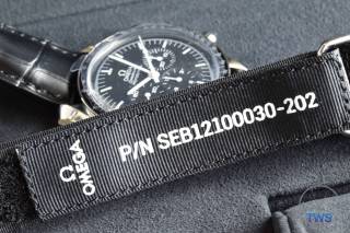 The NASA Speedmaster strap with unique serial number Omega Speedmaster Professional Moonwatch 42mm: Unboxing-Review [311.33.42.30.01.001] © 2016 blog.thewatchsource.co.uk All Rights Reserved