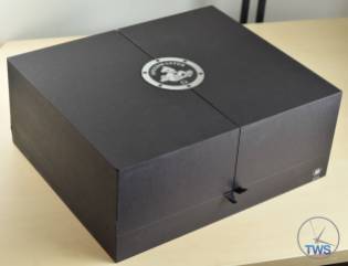 Outer most box for Omega Speedmaster Moonwatch Omega Speedmaster Professional Moonwatch 42mm: Unboxing-Review [311.33.42.30.01.001] © 2016 blog.thewatchsource.co.uk All Rights Reserved