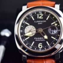 Unboxing Review: Panerai Luminor GMT 44mm [PAM00088] Luminor GMT sitting in supplied presentation box with strap adjustment tools in the background. The dial is made from both Arabic numerals and Indices for a high level of legibility
