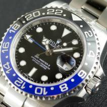 Review of the Rolex GMT Master II [116710BLNR] aka ‘The Batman’ Side view of the dial