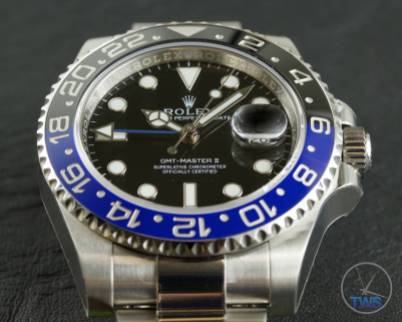 Review of the Rolex GMT Master II [116710BLNR] aka ‘The Batman’ Dial close up with time set at 10:07