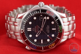 Omega Rio 2016 Olympic Limited Edition Seamaster Diver 300m: Hands On Review [522.30.41.20.01.001] - Straight on dial, bezel, and bracelet close up