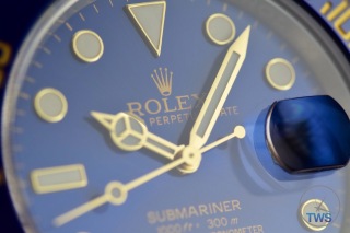 Close up of yellow gold hands and indexes of the Rolex Submariner Date: Hands-On Review [116613LB]